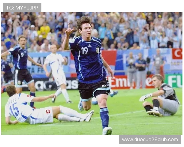 梅西加盟国际米兰后首次亮相即破门球队大胜赢得球迷热烈掌声