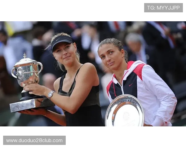 网球赛场激烈对决明星选手争夺年度大满贯荣誉