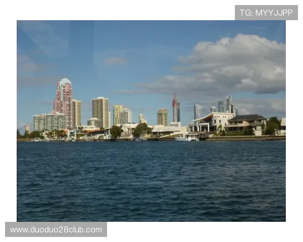 蔚蓝海岸明珠尼斯足球魅力与城市风情全景探索 蔚蓝海岸明珠尼斯足球魅力与城市风情全景探索